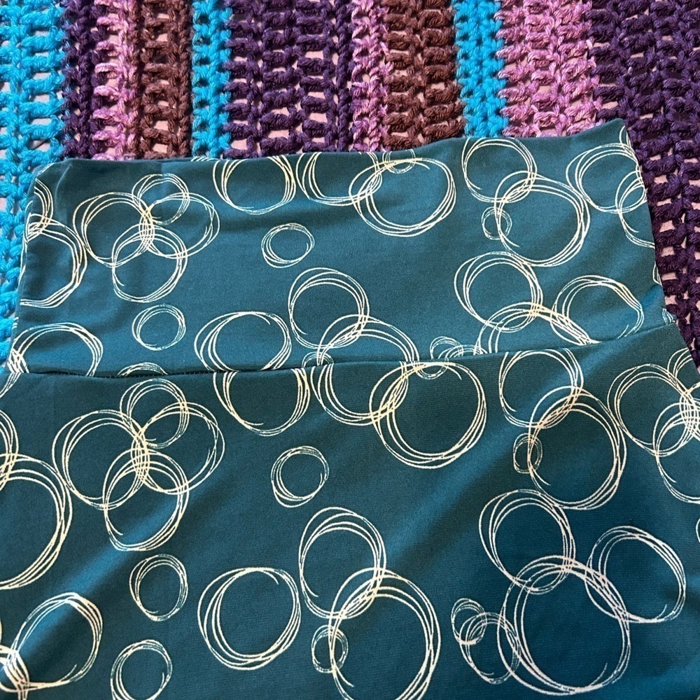 LuLaRoe Green A-line Skirt with Circle Print, Size XS - Picture 3 of 7
